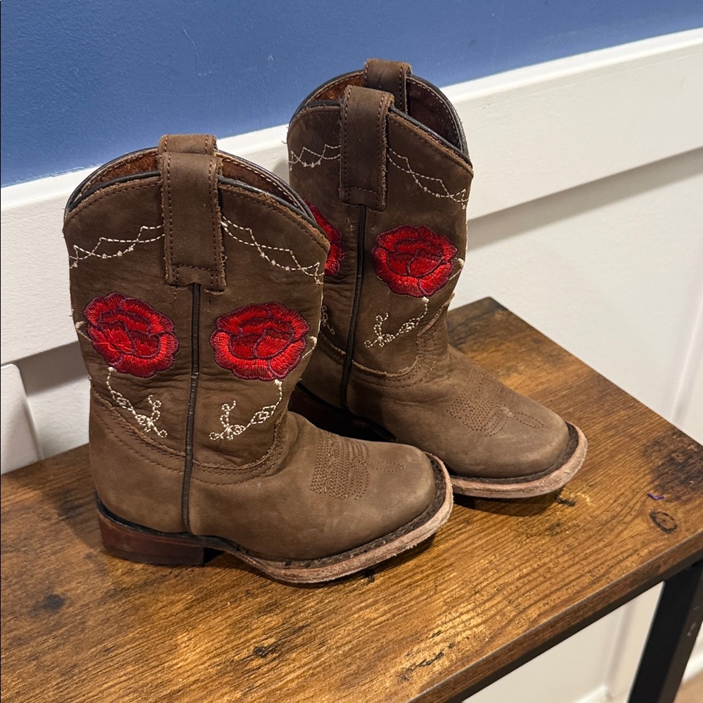 El General Toddler Little Girl red roses and Brown Cowboy Boots